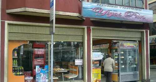 PANADERIA Y PASTELERIA YIYOS PAN PANADERIA Y PASTELERIA YIYOS PAN